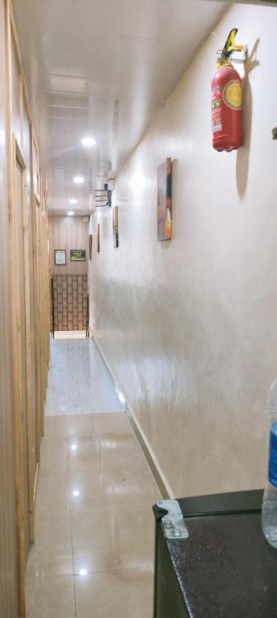 Royal Cabin Stay มุมไบ ภายนอก รูปภาพ